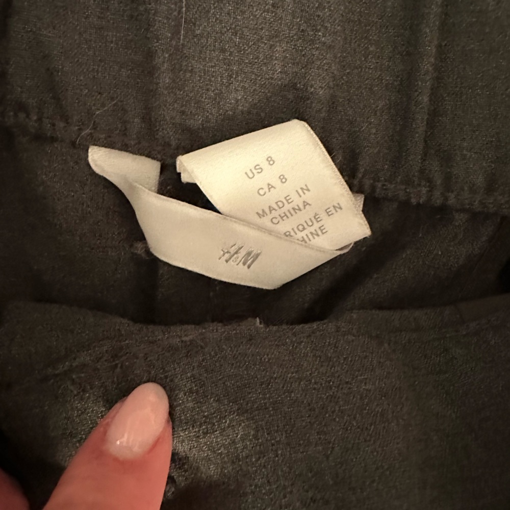H&M Black High-Waist Pleated Trousers - Picture 2 of 3